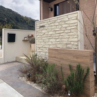 ナチュラルモダンの門袖　静岡市